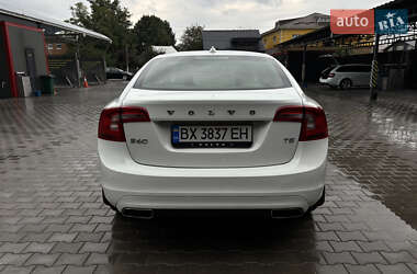 Седан Volvo S60 2015 в 