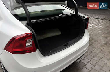 Седан Volvo S60 2015 в 