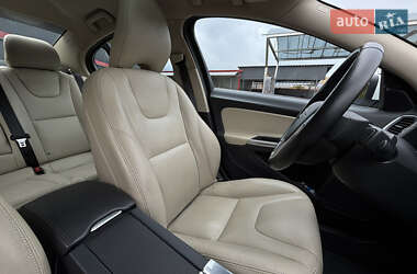 Седан Volvo S60 2015 в 