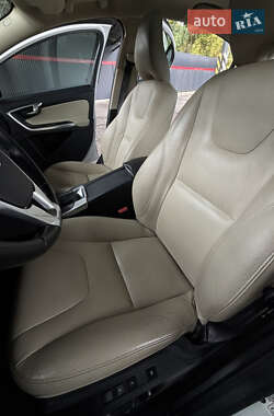 Седан Volvo S60 2015 в 
