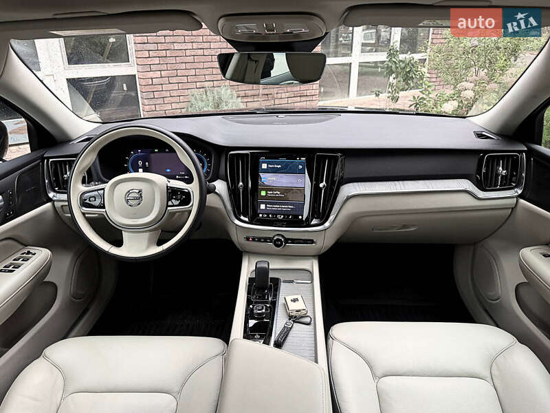 Седан Volvo S60 2024 в Киеве