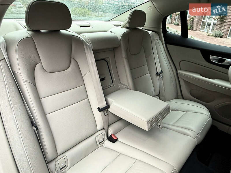 Седан Volvo S60 2024 в Киеве