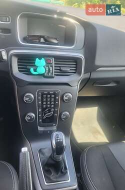 Седан Volvo S60 2012 в 