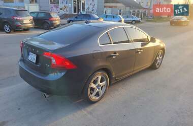 Седан Volvo S60 2012 в 