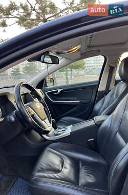 Седан Volvo S60 2012 в 