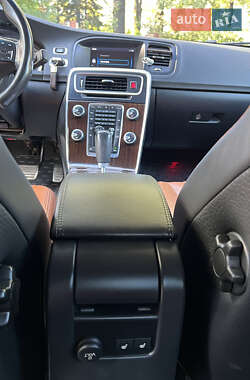 Седан Volvo S60 2012 в 
