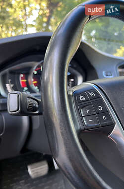 Седан Volvo S60 2012 в 