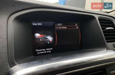 Седан Volvo S60 2011 в 