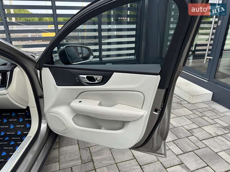 Седан Volvo S60 2019 в Ровно