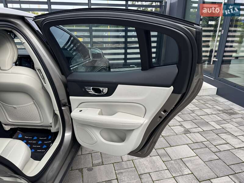 Седан Volvo S60 2019 в Ровно