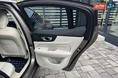 Седан Volvo S60 2019 в 