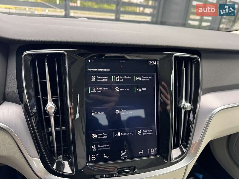 Седан Volvo S60 2019 в Ровно