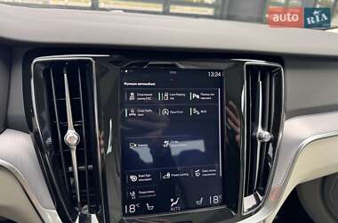 Седан Volvo S60 2019 в 