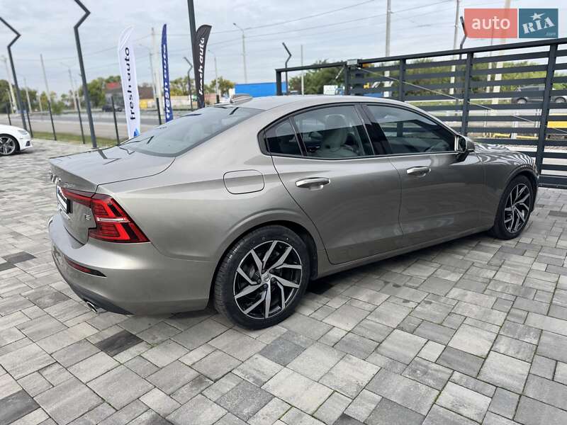 Седан Volvo S60 2019 в Ровно