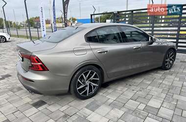 Седан Volvo S60 2019 в 