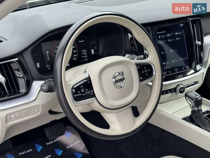 Седан Volvo S60 2019 в Ровно