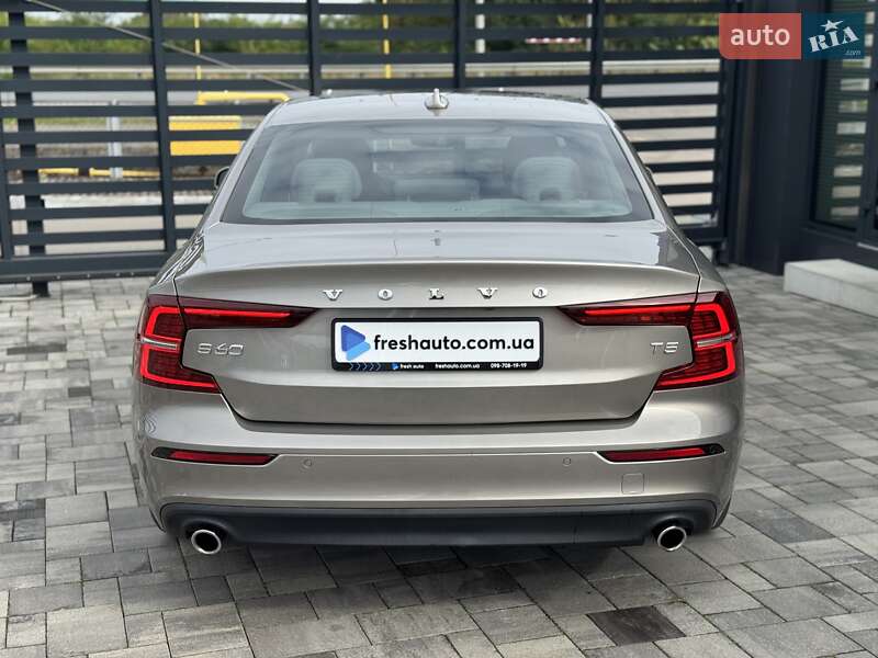 Седан Volvo S60 2019 в Ровно