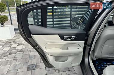 Седан Volvo S60 2019 в 