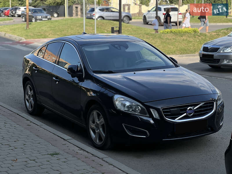 Седан Volvo S60 2011 в Ужгороде