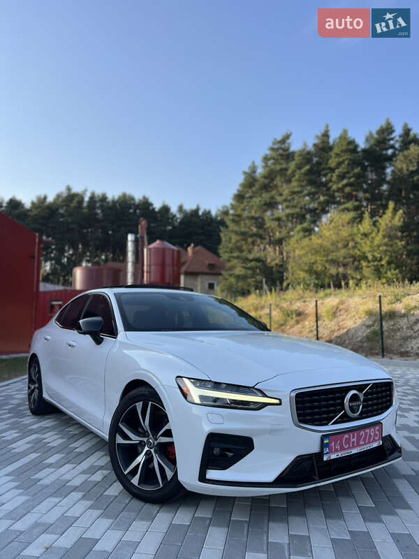 Седан Volvo S60 2019 в Львові