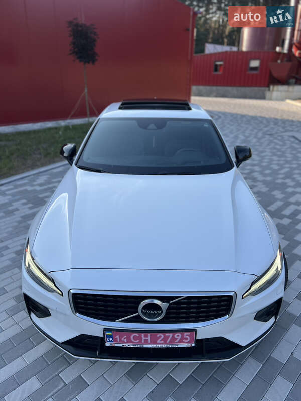 Седан Volvo S60 2019 в Львові