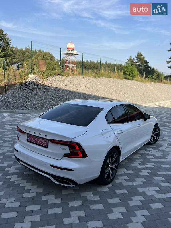 Седан Volvo S60 2019 в Львові