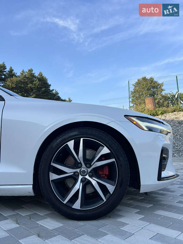 Седан Volvo S60 2019 в Львові