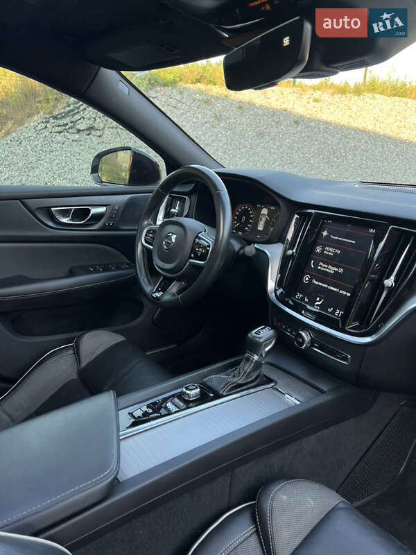Седан Volvo S60 2019 в Львові