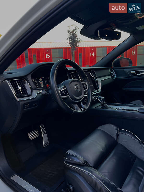 Седан Volvo S60 2019 в Львові