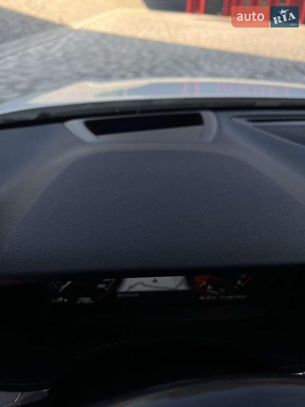 Седан Volvo S60 2019 в Львові