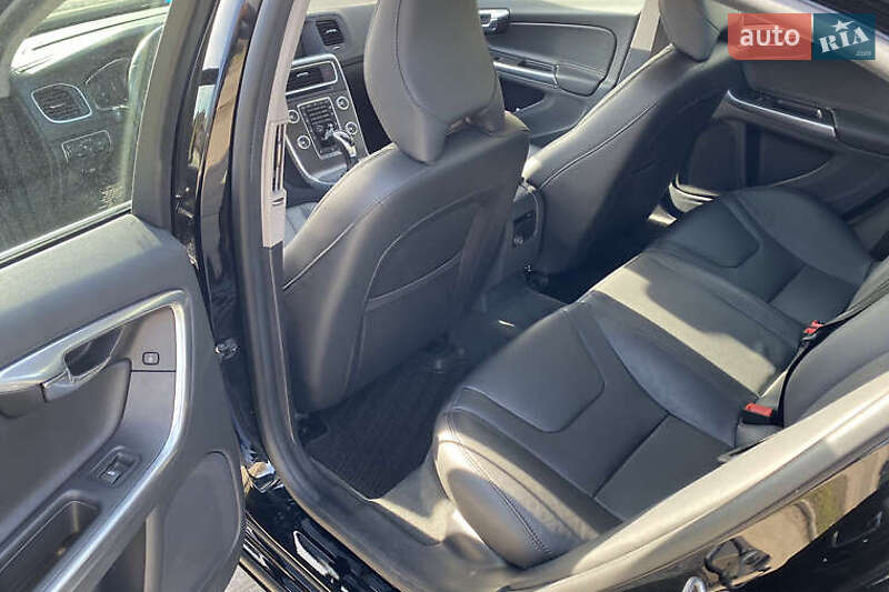 Седан Volvo S60 2015 в Киеве