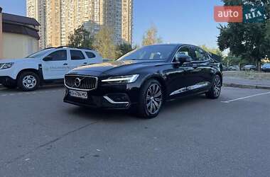 Седан Volvo S60 2019 в Киеве