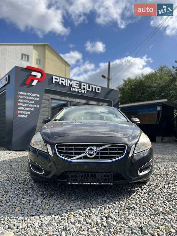 Седан Volvo S60 2012 в Чернівцях