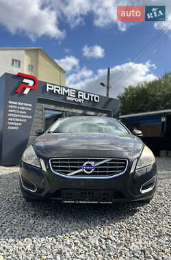Седан Volvo S60 2012 в 