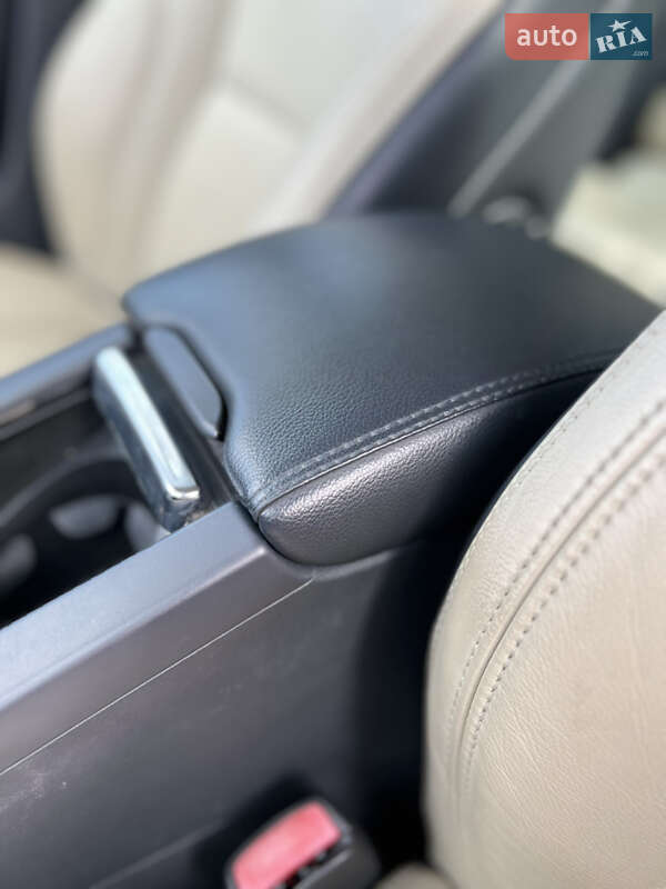 Седан Volvo S60 2012 в Чернівцях
