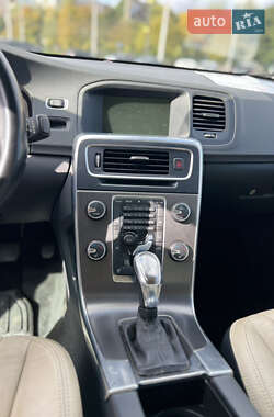 Седан Volvo S60 2012 в 