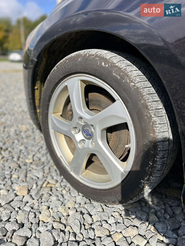 Седан Volvo S60 2012 в Чернівцях