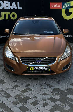 Седан Volvo S60 2013 в Львові