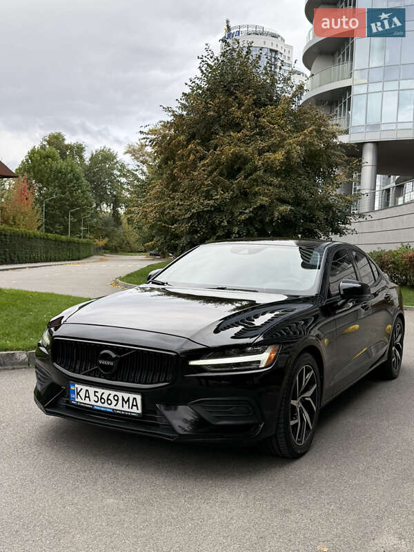 Седан Volvo S60 2020 в Киеве