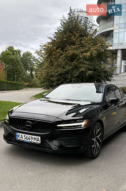 Седан Volvo S60 2020 в 
