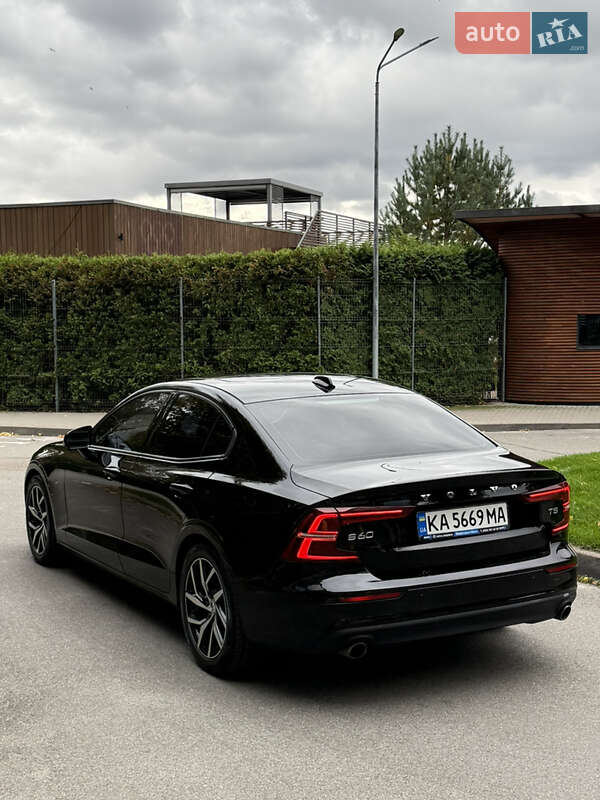 Седан Volvo S60 2020 в Киеве