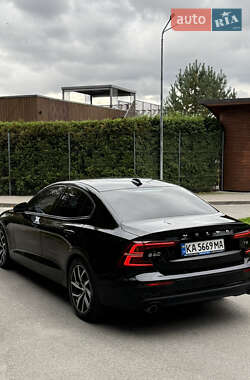 Седан Volvo S60 2020 в 