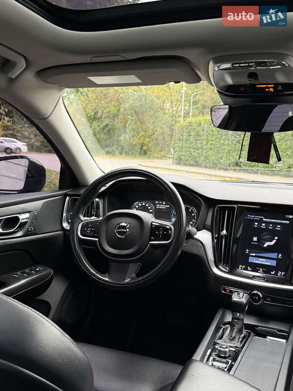 Седан Volvo S60 2020 в Киеве