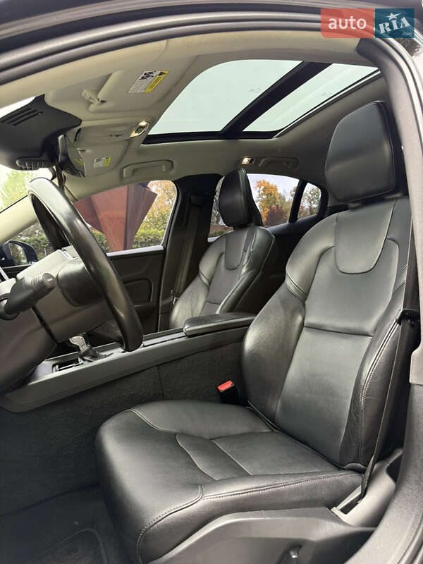 Седан Volvo S60 2020 в Киеве
