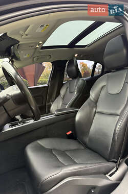 Седан Volvo S60 2020 в 