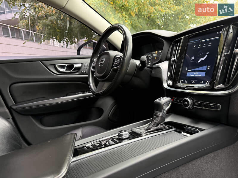Седан Volvo S60 2020 в Киеве