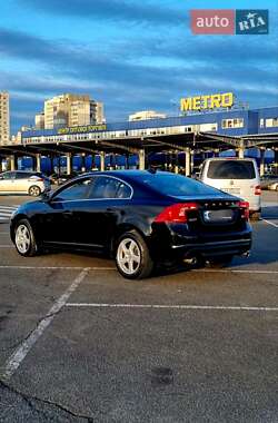 Седан Volvo S60 2012 в 