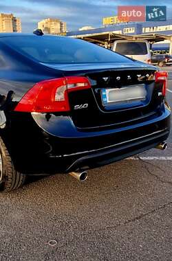 Седан Volvo S60 2012 в 