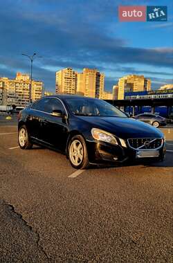 Седан Volvo S60 2012 в 