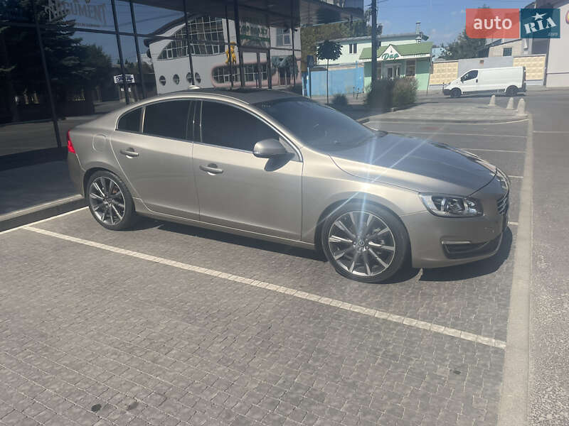 Седан Volvo S60 2014 в Здолбуніві